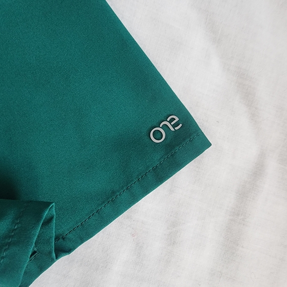 Barco One Scrub Top Womens Size S Hunter Green Racer 4 Pocket V Neck - Picture 5 of 9